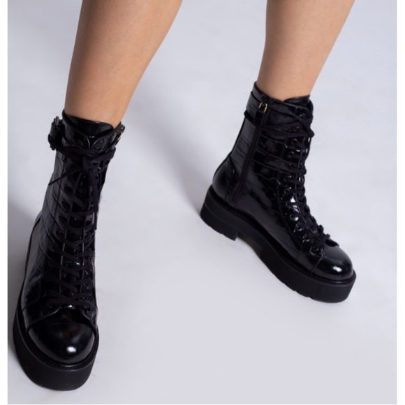 Stuart Weitzman Shoes - NEW Stuart Weiztman Ryder chunky platform Boots size 8